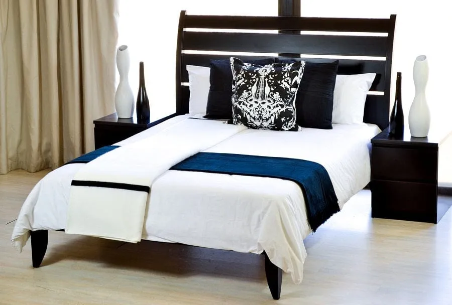 Aranda Tribal Black Stripe Xhosa Blanket 180x200cm White/black