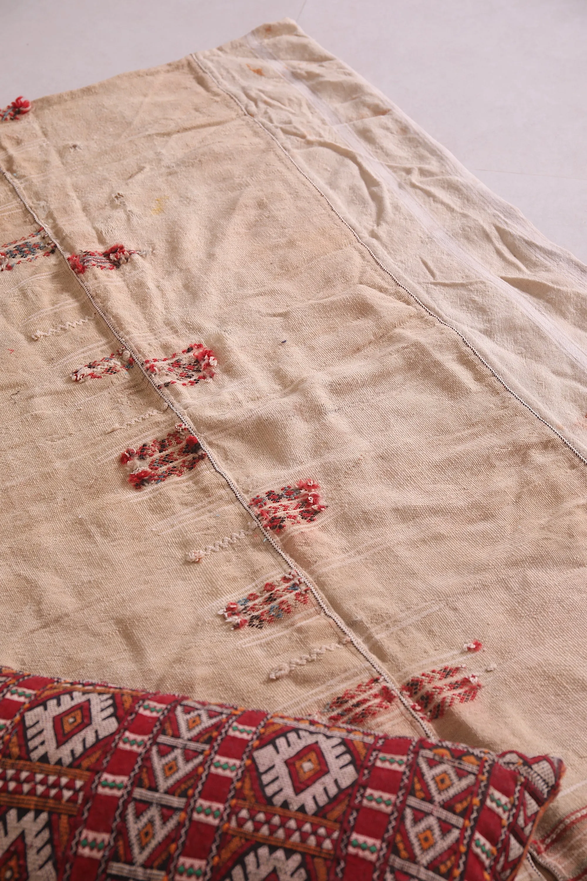 Beige Moroccan Runner Rug - 3.3 X 4.4 Feet | Handwoven Kilim