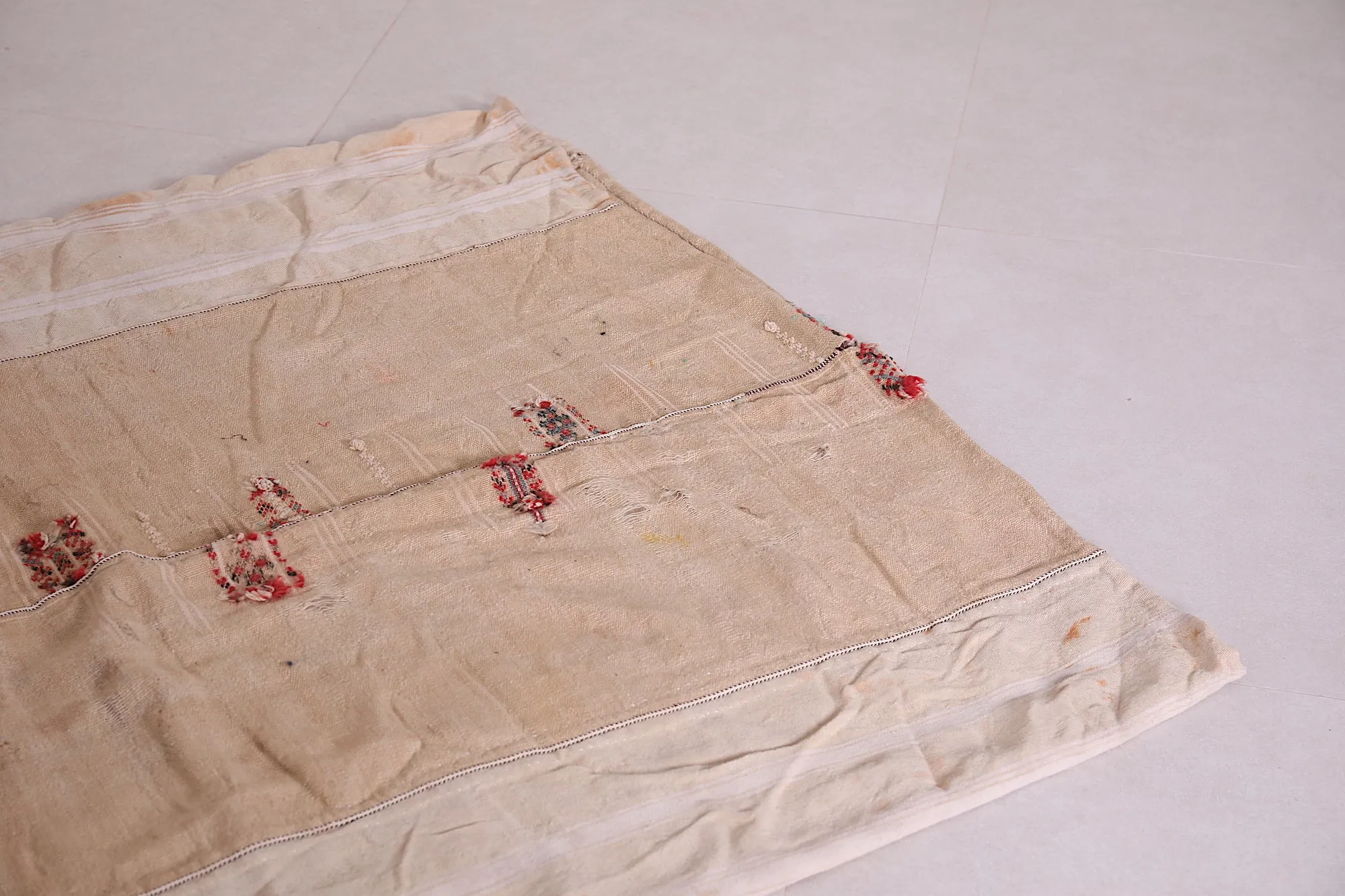 Beige Moroccan Runner Rug - 3.3 X 4.4 Feet | Handwoven Kilim
