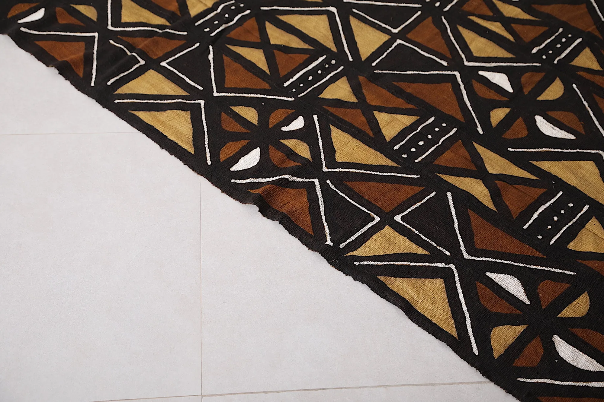Bold African Tribal Handwoven Kilim Rug - 5.2 FT X 7 FT