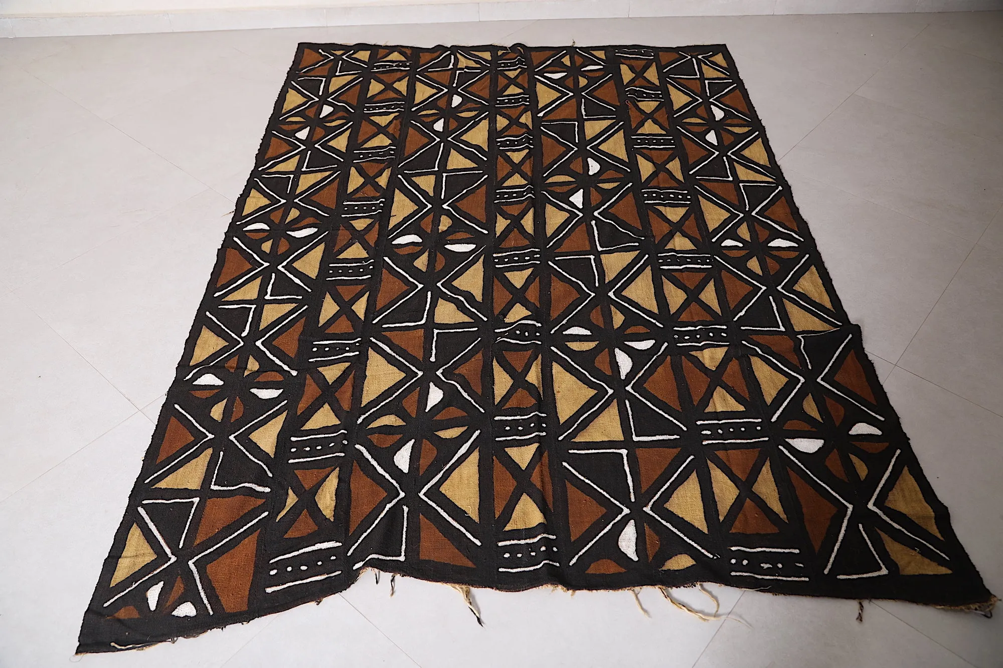 Bold African Tribal Handwoven Kilim Rug - 5.2 FT X 7 FT