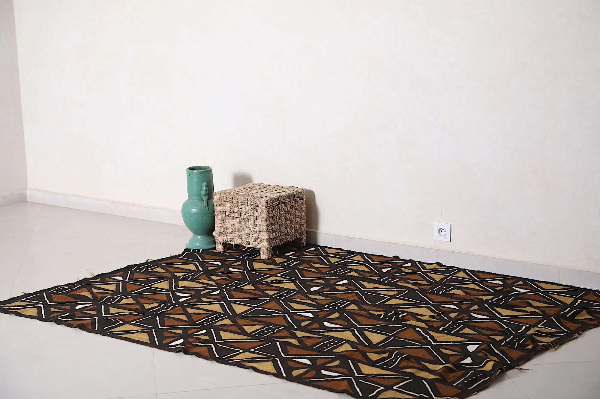 Bold African Tribal Handwoven Kilim Rug - 5.2 FT X 7 FT