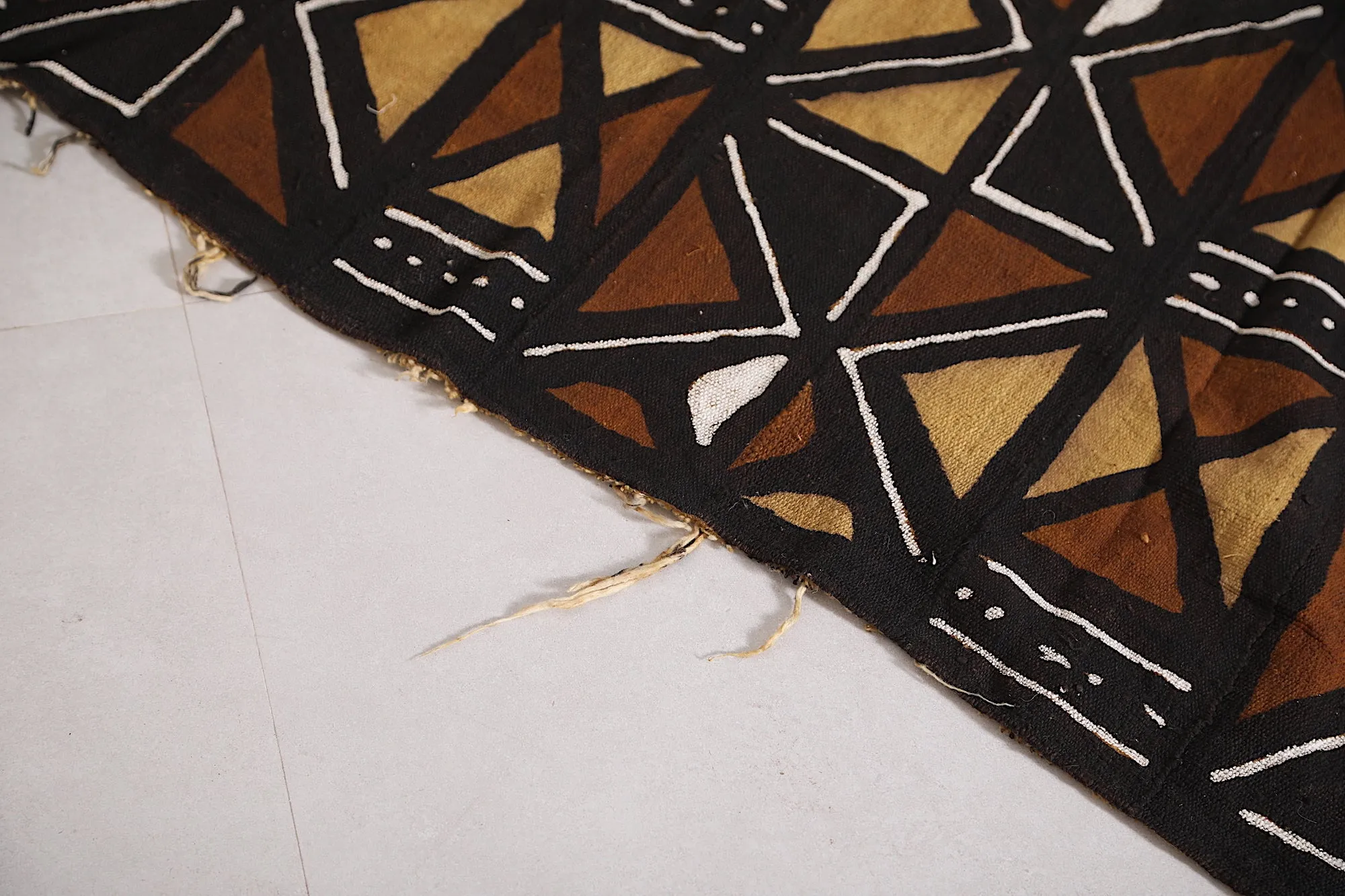 Bold African Tribal Handwoven Kilim Rug - 5.2 FT X 7 FT