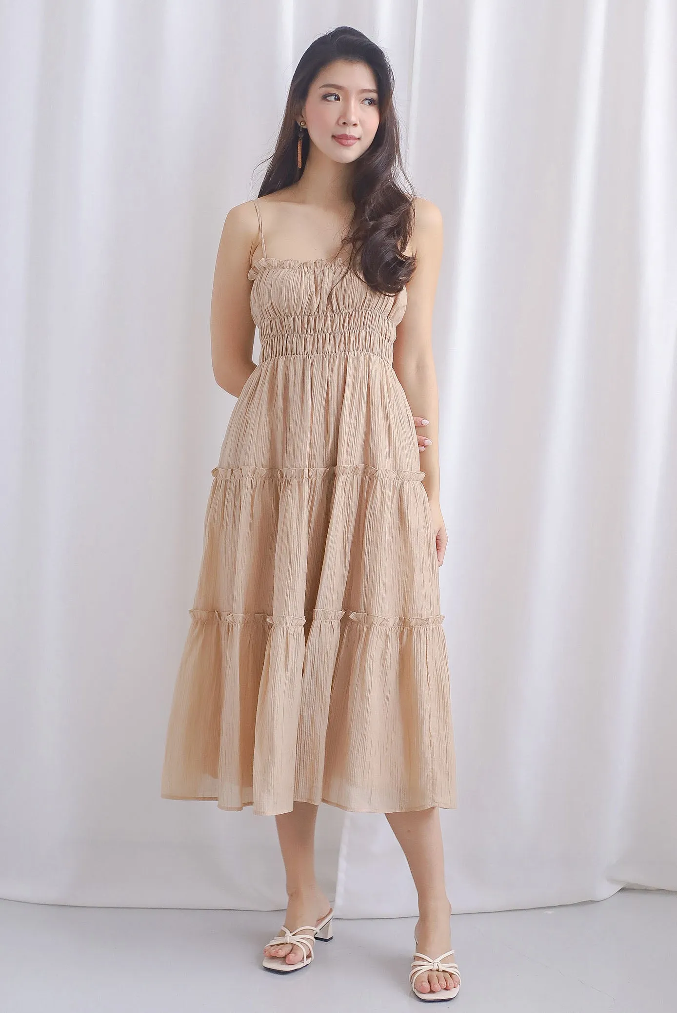 Ellee Organza Chiffon Ruffle Dress In Mocha