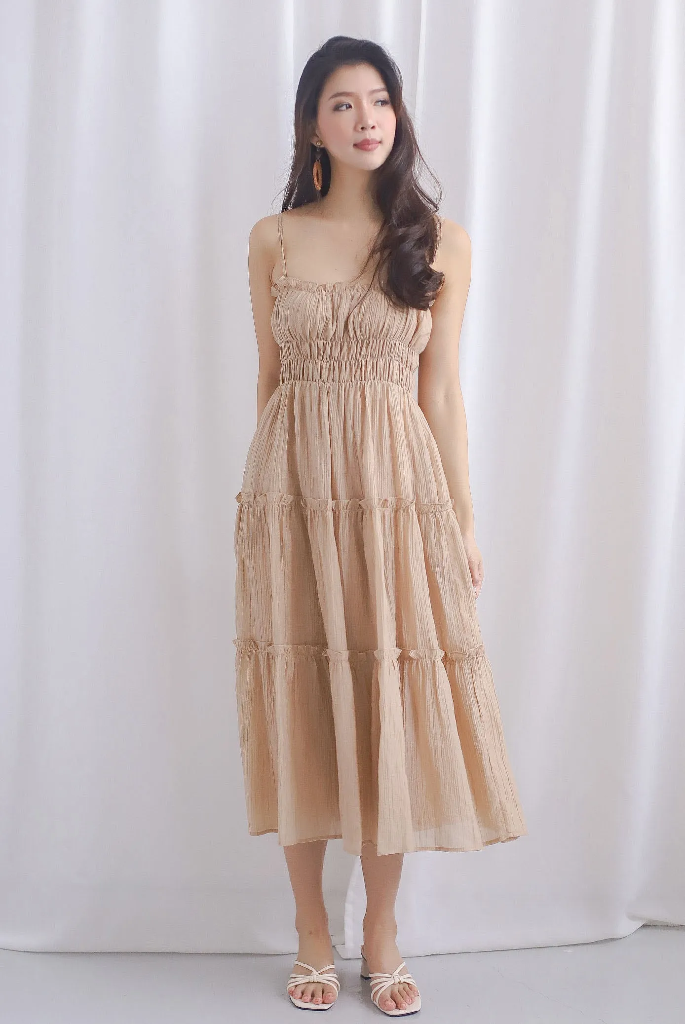 Ellee Organza Chiffon Ruffle Dress In Mocha