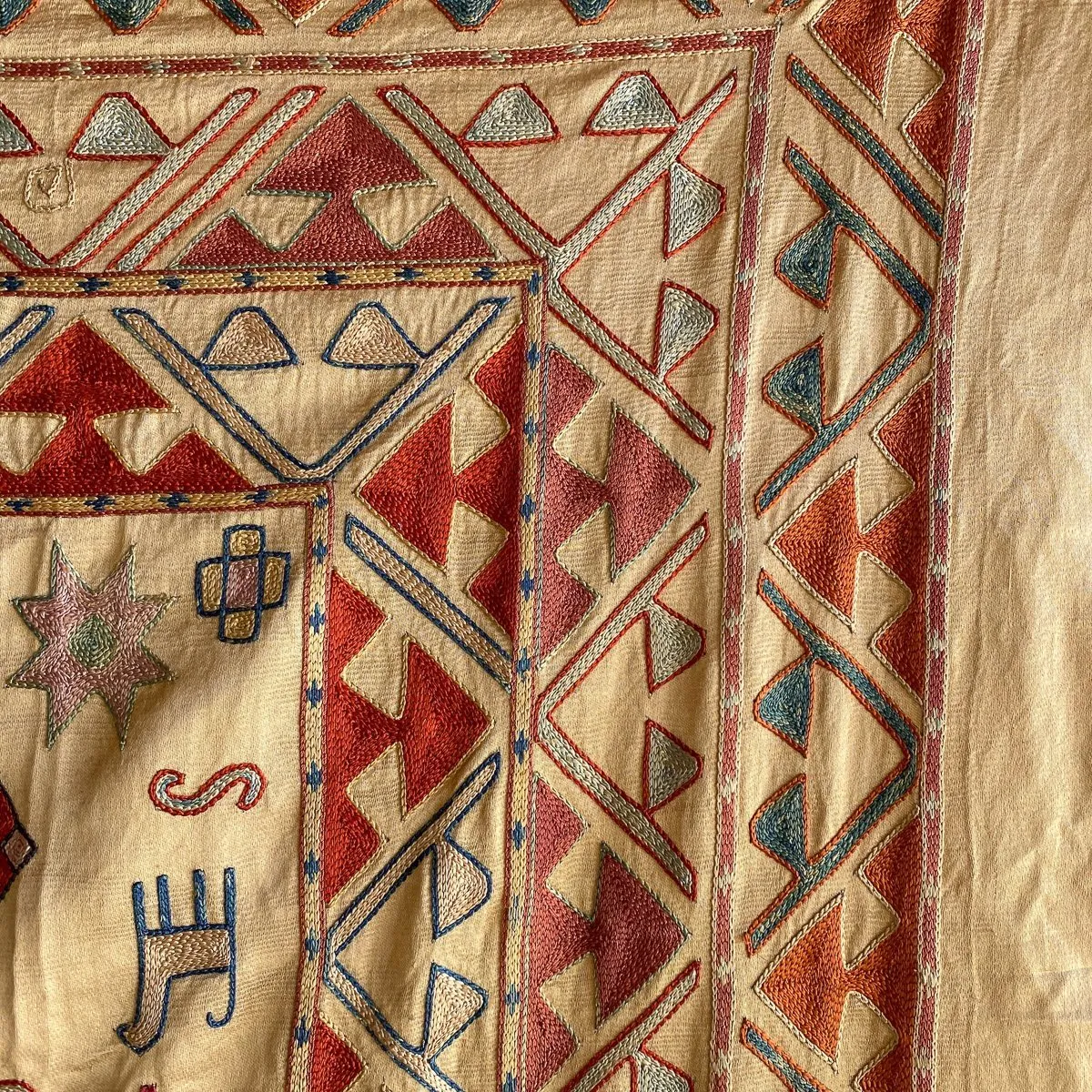 Hand Stitched Suzani (SU080320 | 81 x 61")