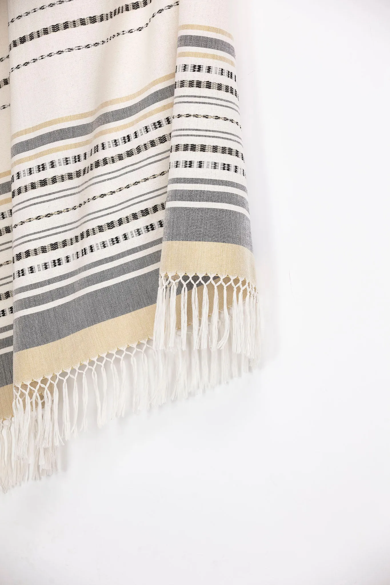 Mitla Throw, Blonde