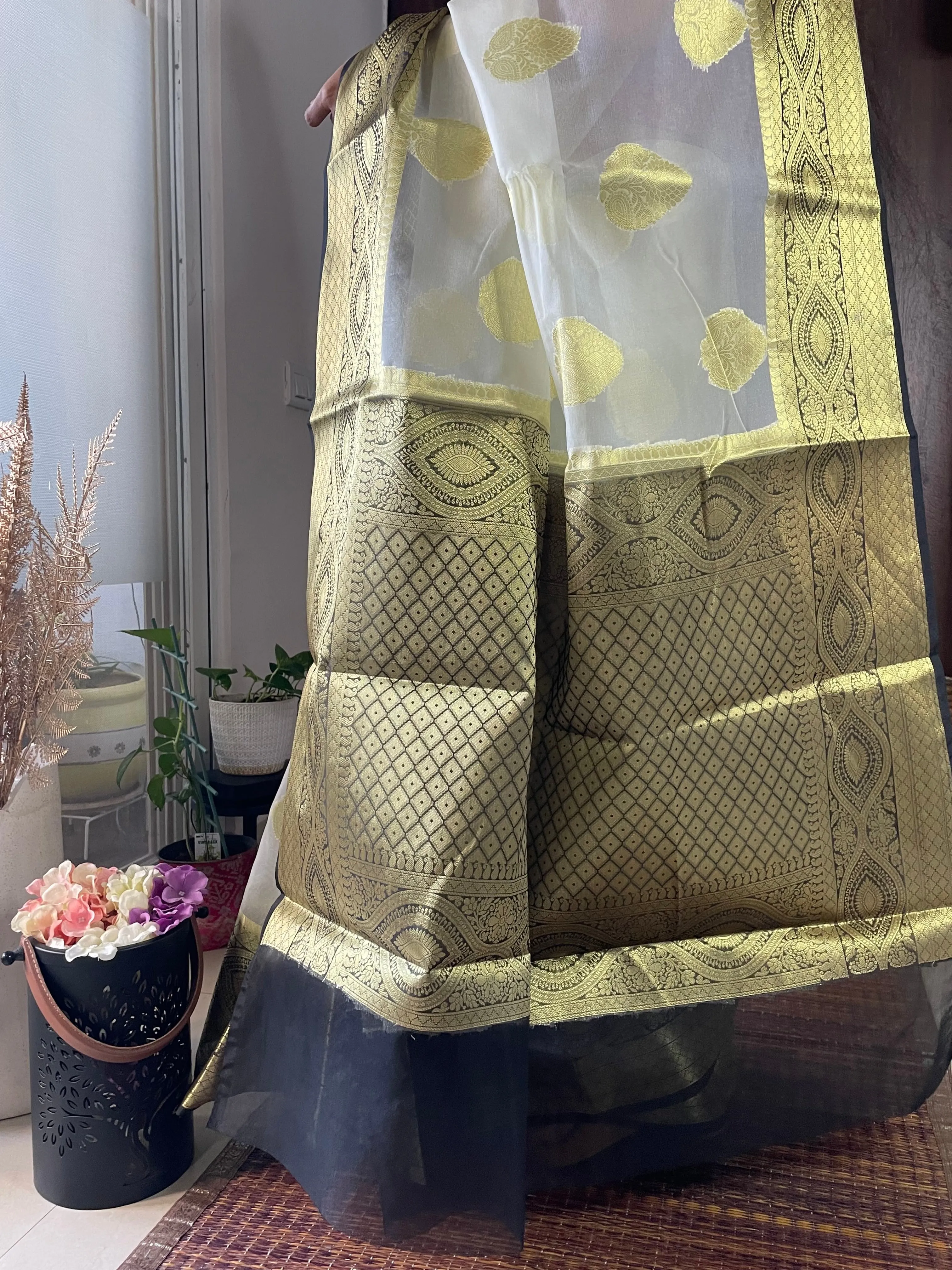 White Gold Banarasi Semi Kora Organza Party/Festive Saree